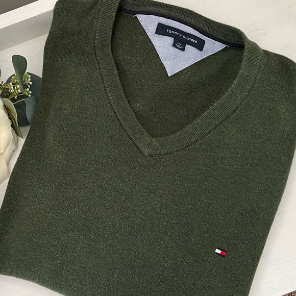 Tommy Hilfiger Other - Tommy Hilfiger V-Neck Sweater
